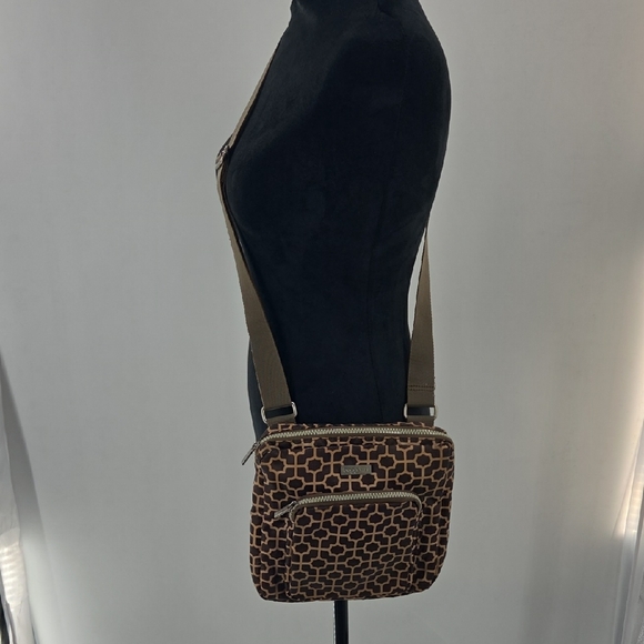 Baggallini Geometric Crossbody - Picture 13 of 16